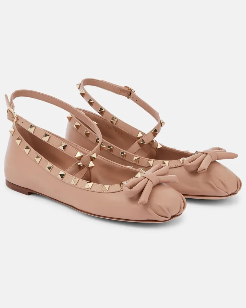 Valentino Garavani Ballerinas Rockstud aus Leder Beige