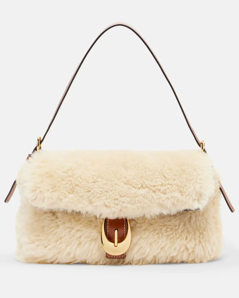 STAUD Schultertasche Harlow aus Shearling Weiß