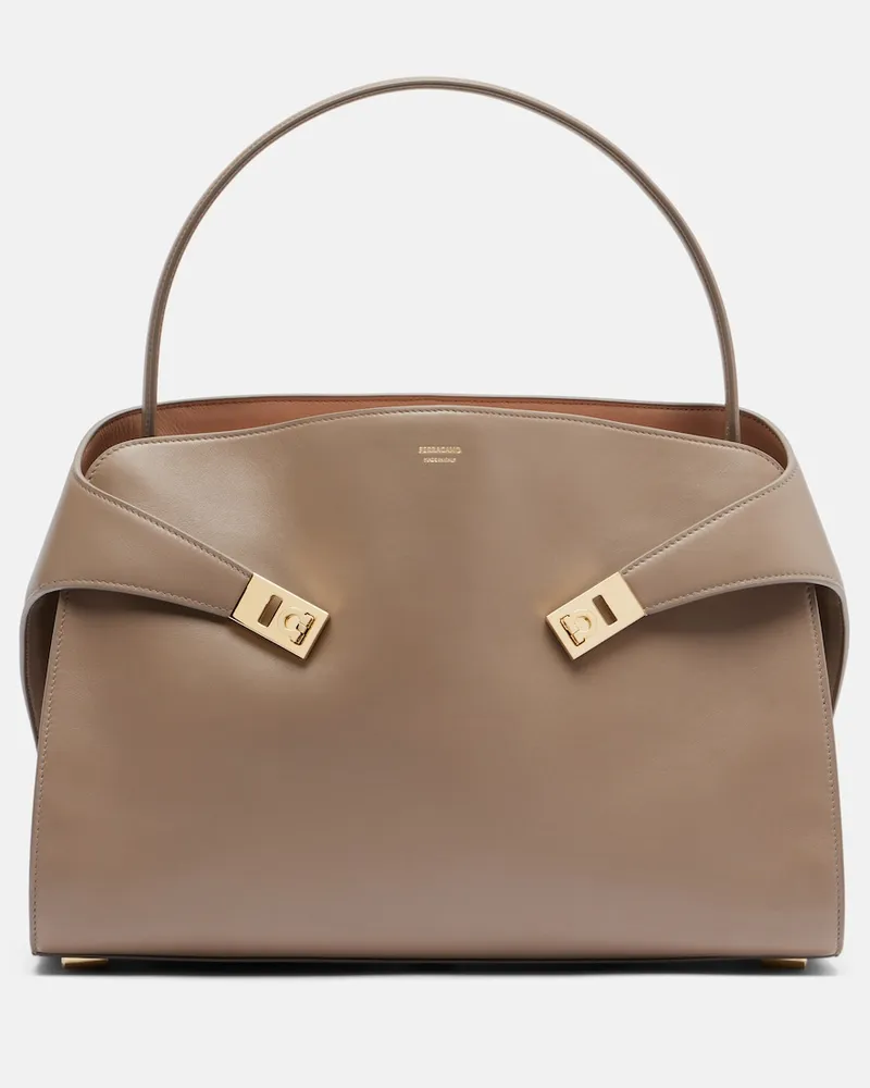 Ferragamo Schultertasche Hug Soft Medium aus Leder Beige