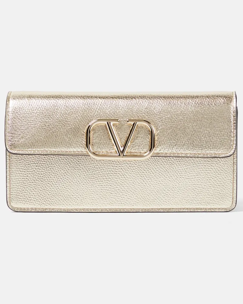 Valentino Garavani Portemonnaie mit Kettenriemen VLogo Signature Small aus Metallic-Leder Gold