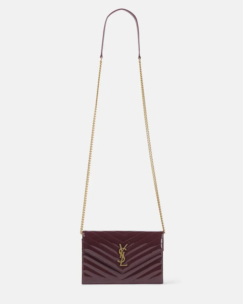 Saint Laurent Portemonnaie mit Kettenriemen Cassandre aus Lackleder Burgunderrot
