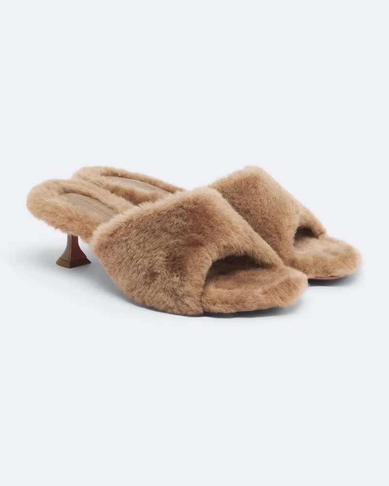 Amina Muaddi Pantoletten Taylor aus Shearling Beige