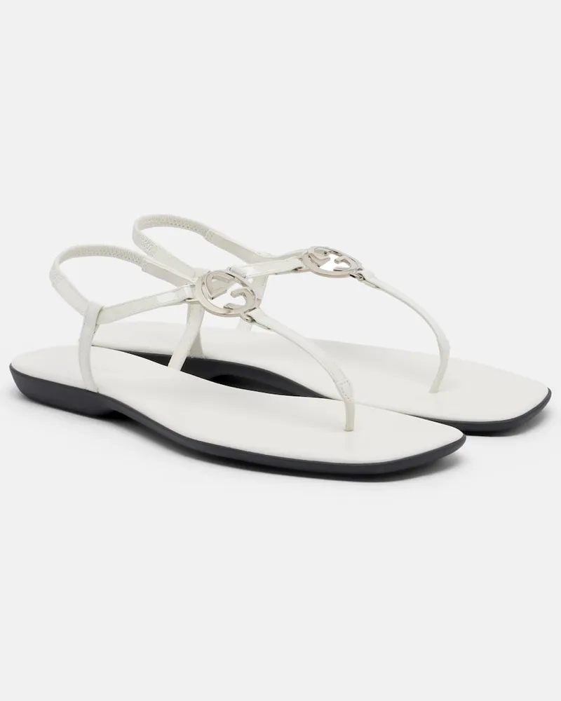Gucci Sandalen Interlocking G aus Lackleder Weiß