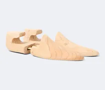 Schuhkreationen aus Holz