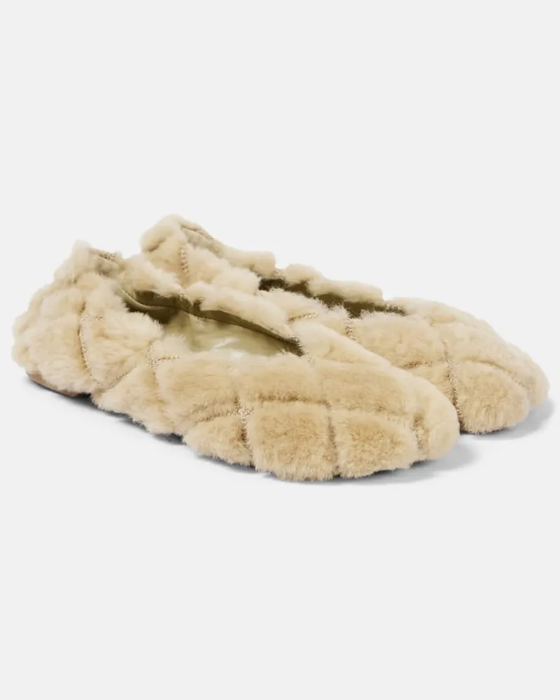 Burberry Ballerinas aus Shearling Gruen