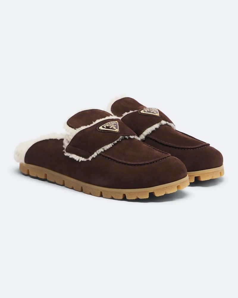 Prada Slippers aus Veloursleder mit Shearling Braun