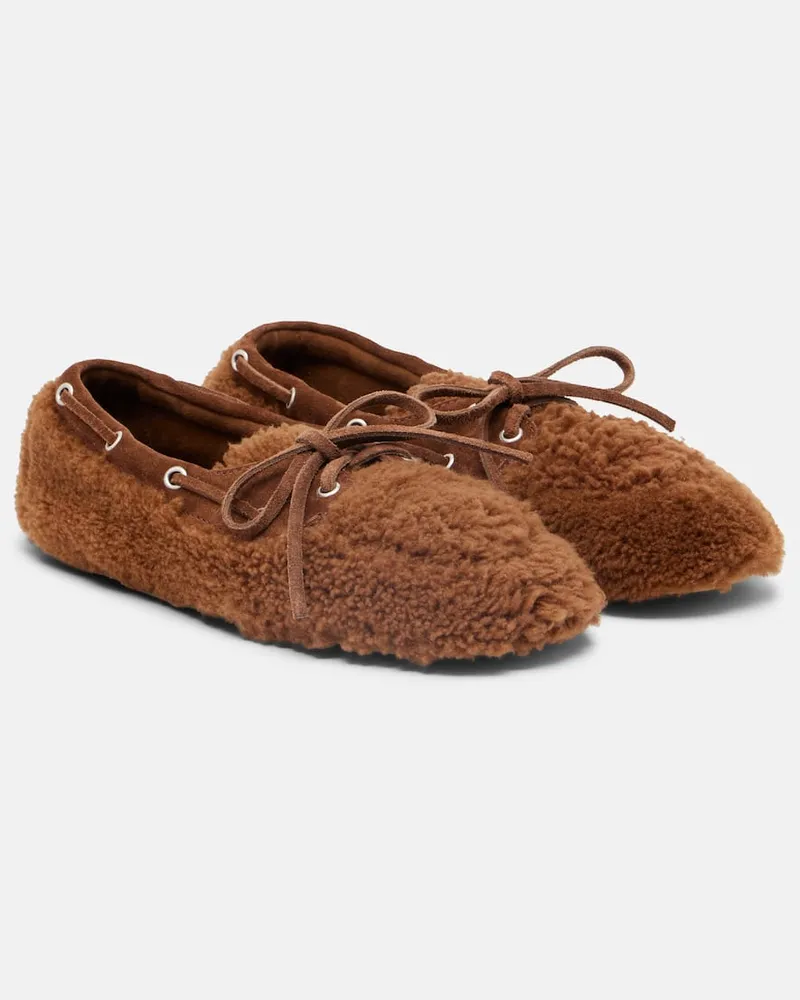 Miu Miu Segelschuhe aus Shearling mit Veloursleder Braun