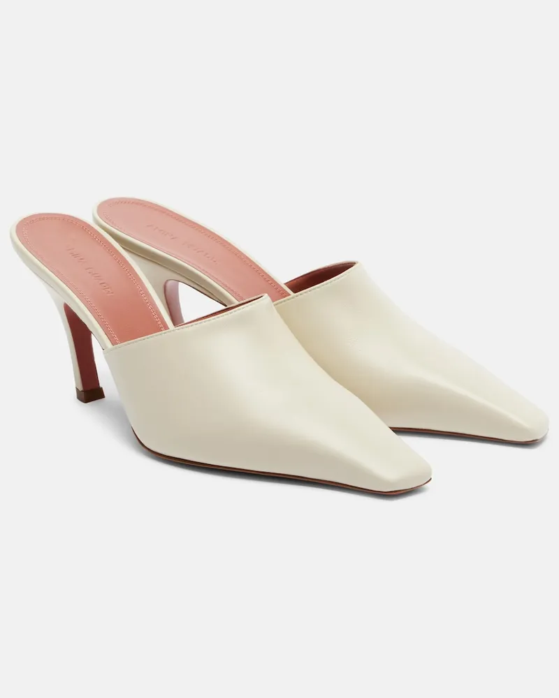 Amina Muaddi Mules Jamie aus Leder Weiß