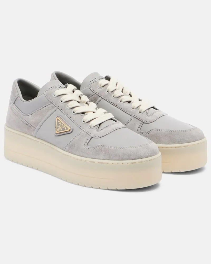 Prada Plateau-Sneakers Downtown aus Re-Nylon Grau
