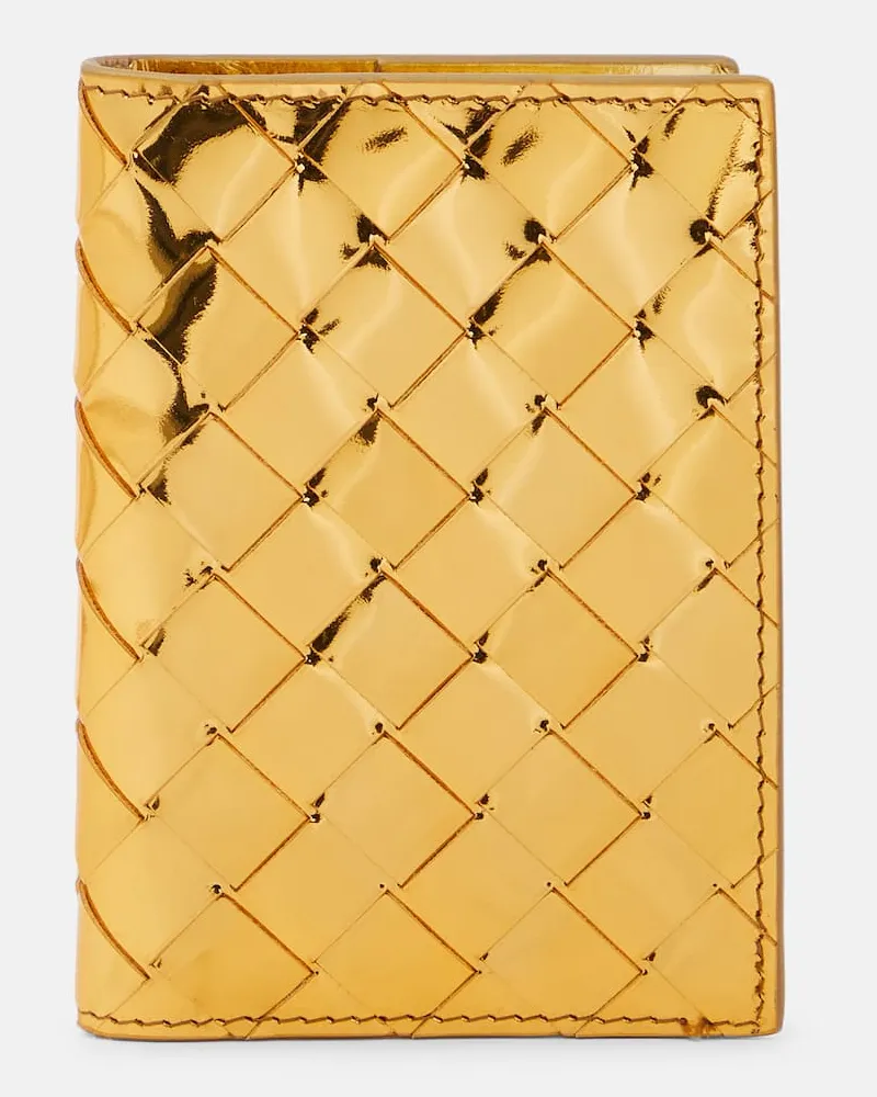 Bottega Veneta Reisepass-Etui Intrecciato aus Metallic-Leder Gold