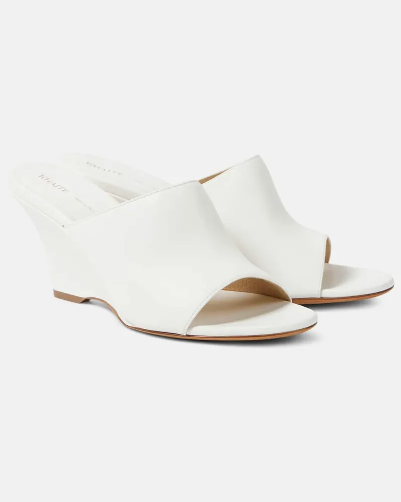 KHAITE Wedge-Pantoletten Marion aus Leder Weiß