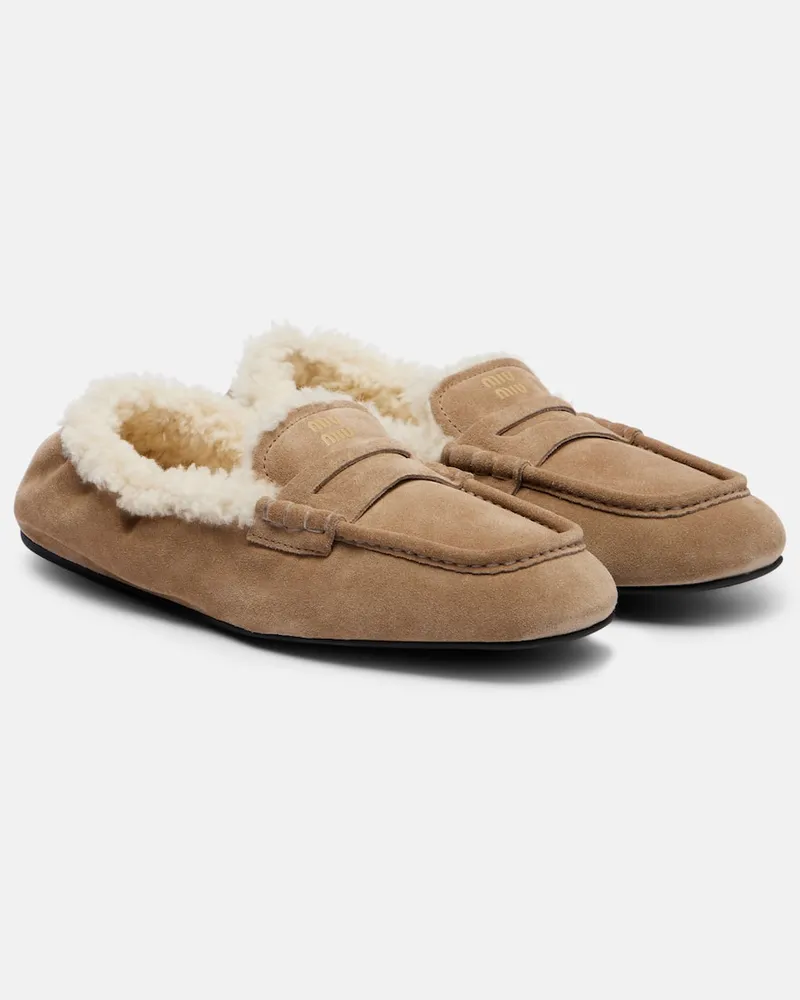 Miu Miu Mokassins aus Veloursleder mit Shearling Beige