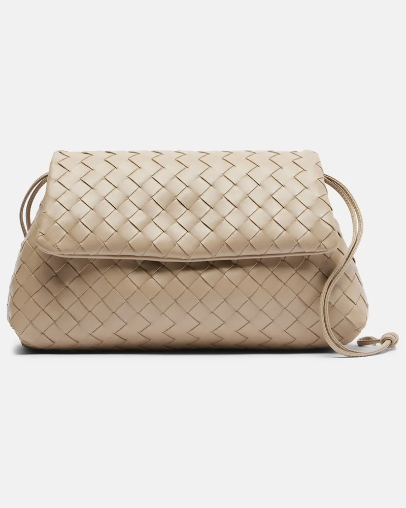 Bottega Veneta Schultertasche Giorno Small aus Leder Beige