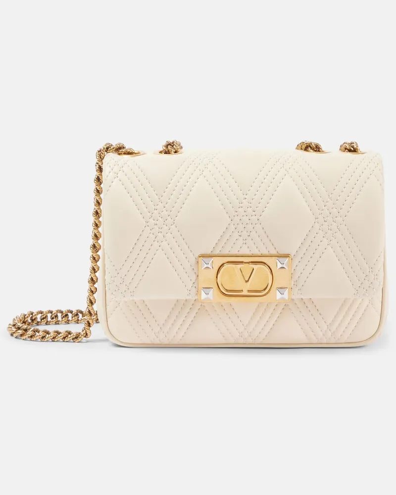 Valentino Garavani Schultertasche Quiltie 67 Small aus Leder Weiß