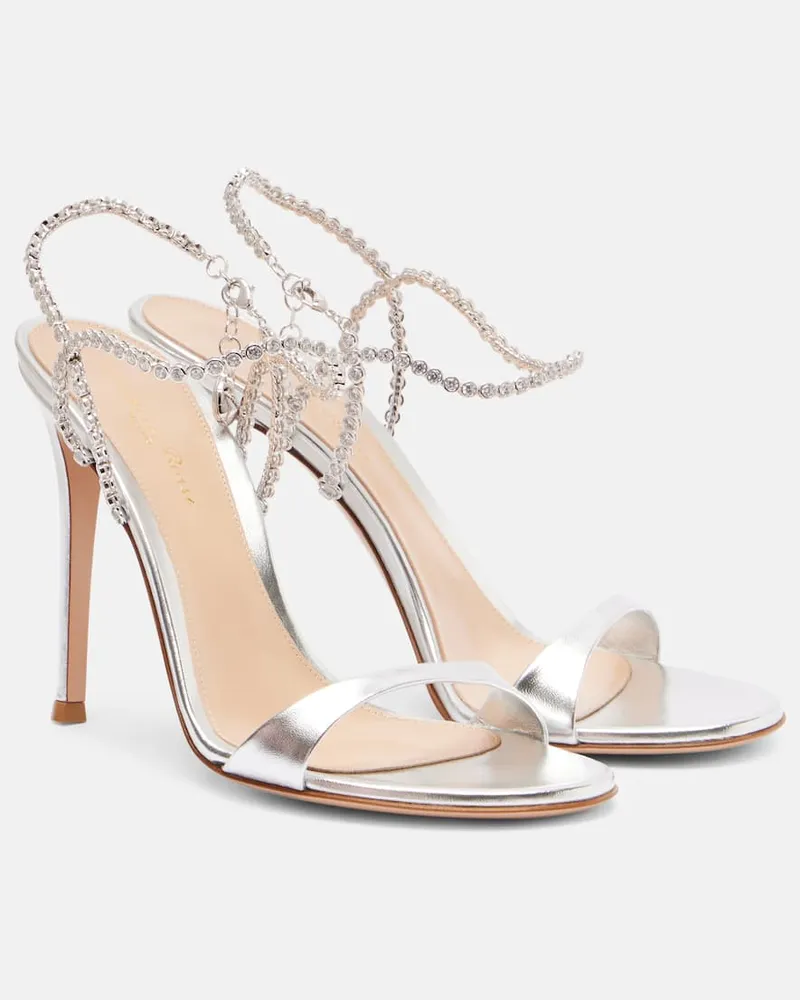 Gianvito Rossi Sandalen 105 aus Metallic-Leder mit Kristallen Silber
