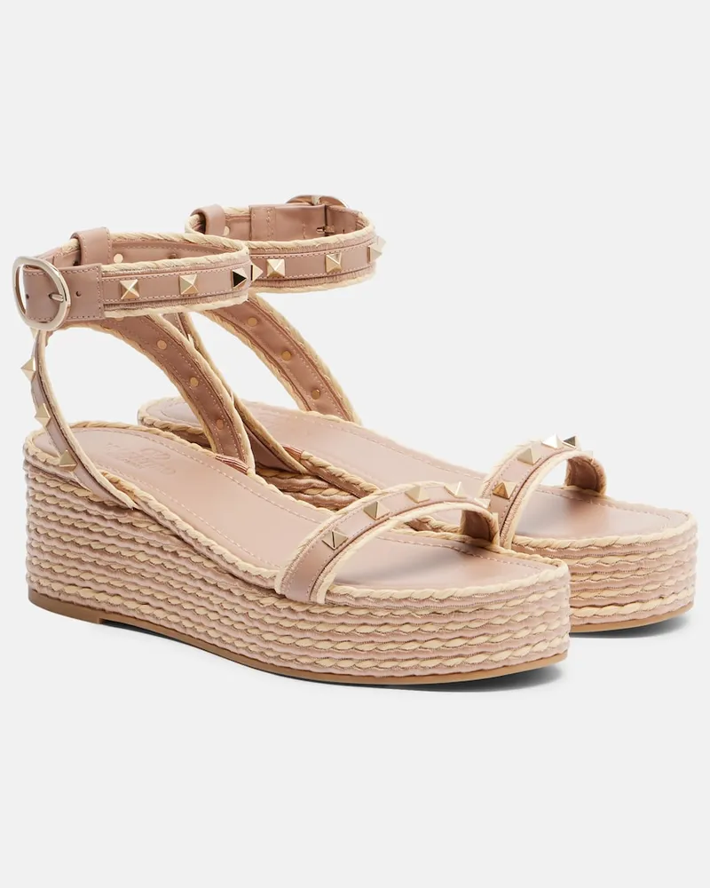 Valentino Garavani Plateausandalen Rockstud aus Leder Beige