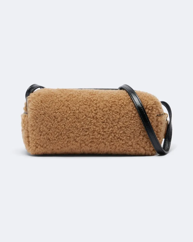 KHAITE Crossbody Bag Kye Small aus Shearling Braun