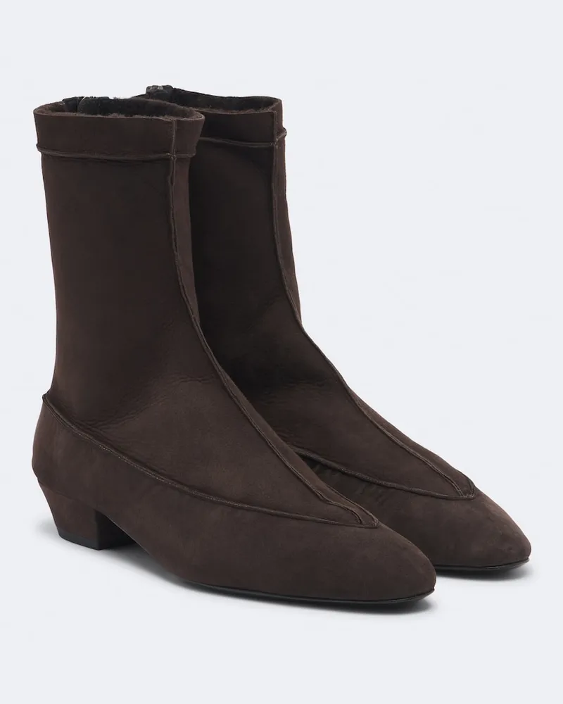 Magda Butrym Ankle Boots aus Veloursleder mit Shearling Braun