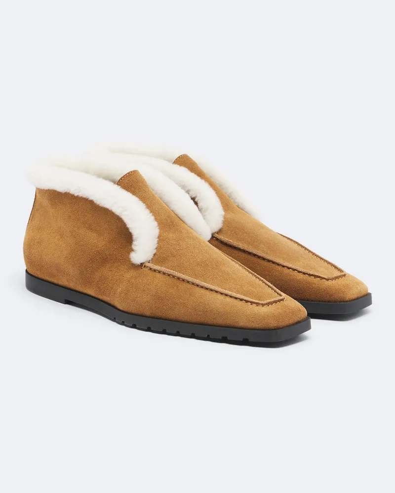 Totême Ankle Boots aus Veloursleder mit Shearling Braun