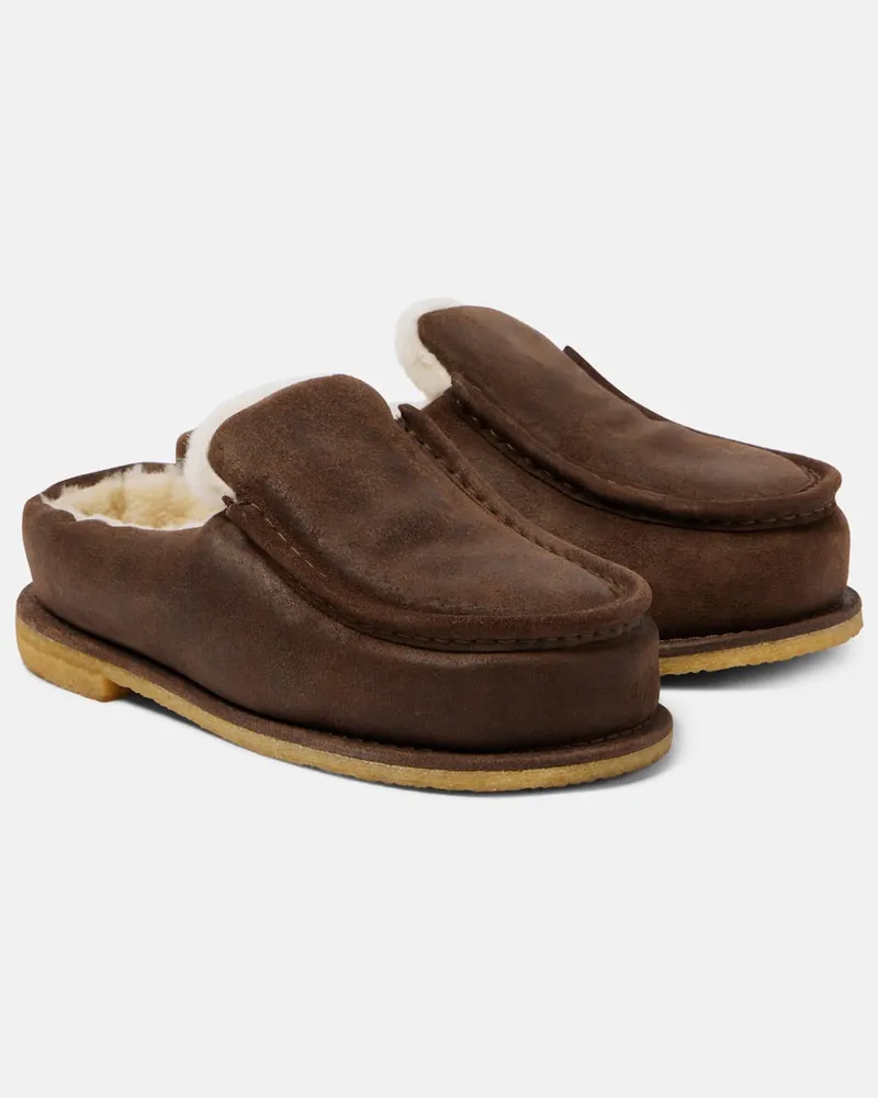 J.W.Anderson Slippers aus Veloursleder mit Shearling Braun