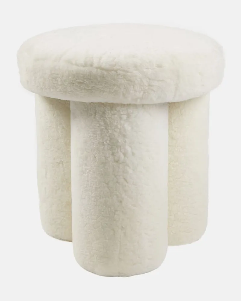 101 Copenhagen Hocker Big Foot aus Schaffell Weiß