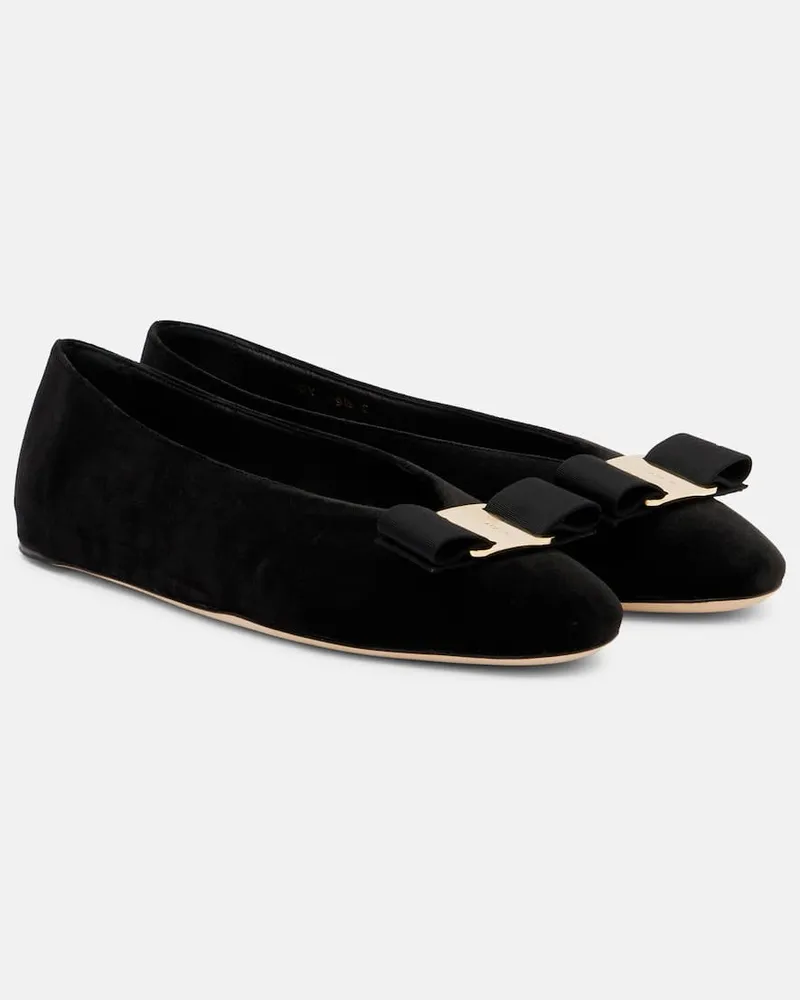 Ferragamo Ballerinas Vanna aus Samt Schwarz