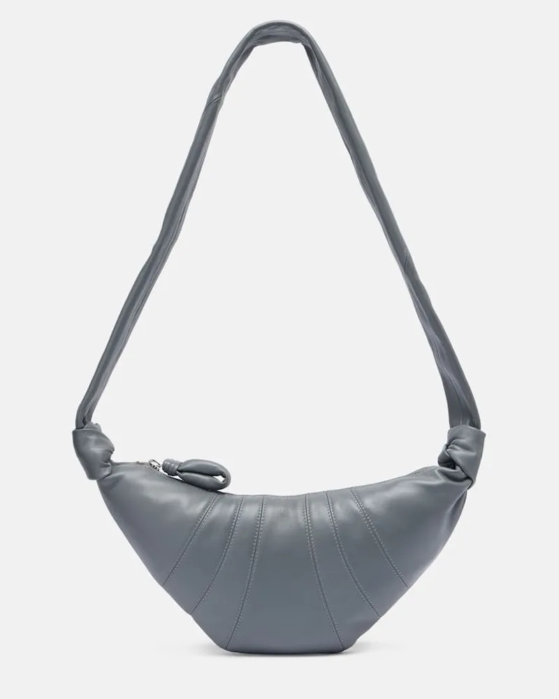 Christophe Lemaire Schultertasche Croissant Small aus Leder Grau