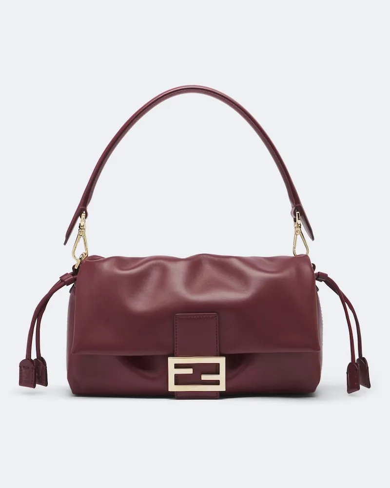 Fendi Schultertasche Baguette® Medium aus Leder Burgunderrot