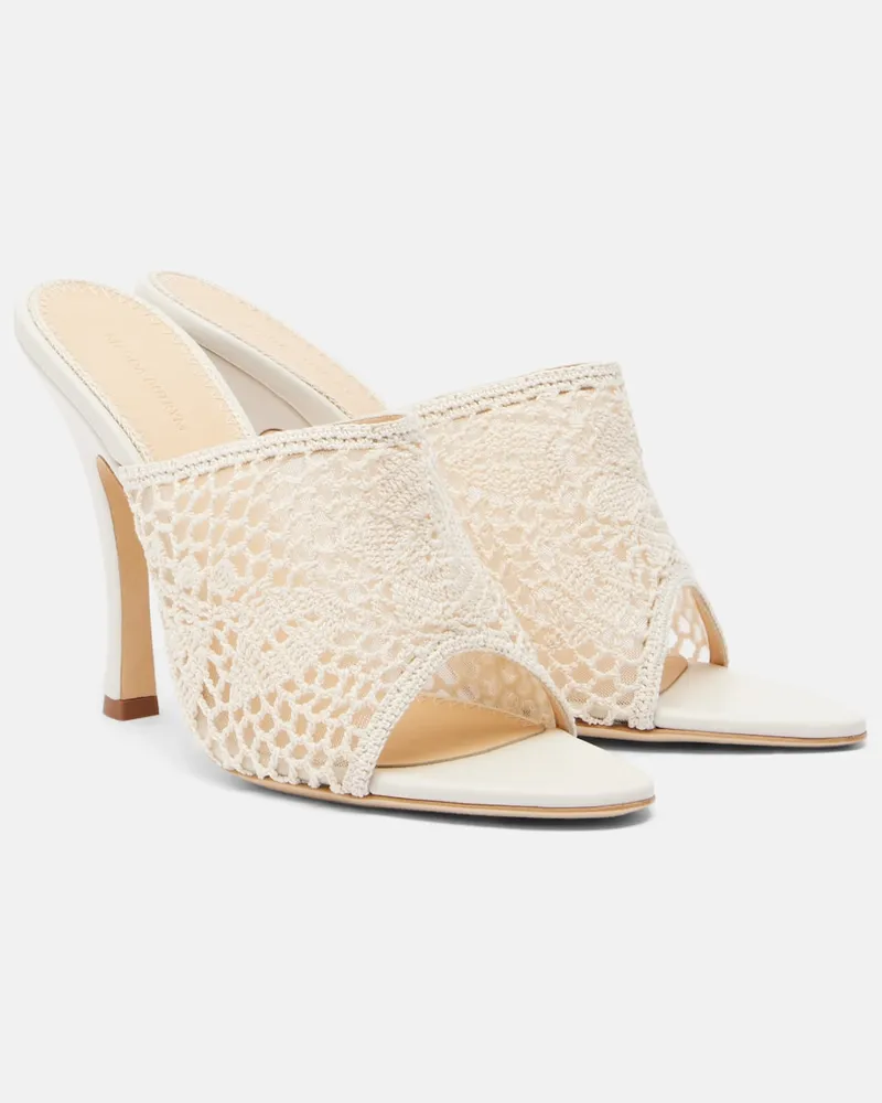 Magda Butrym Mules aus Häkelstrick Weiß