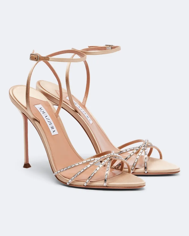 Aquazzura Sandalen Tell Me aus Satin mit Kristallen Beige