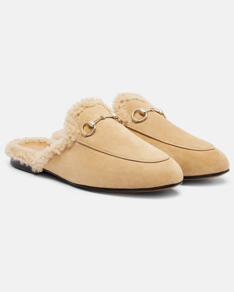 Gucci Slippers aus Veloursleder mit Shearling Beige