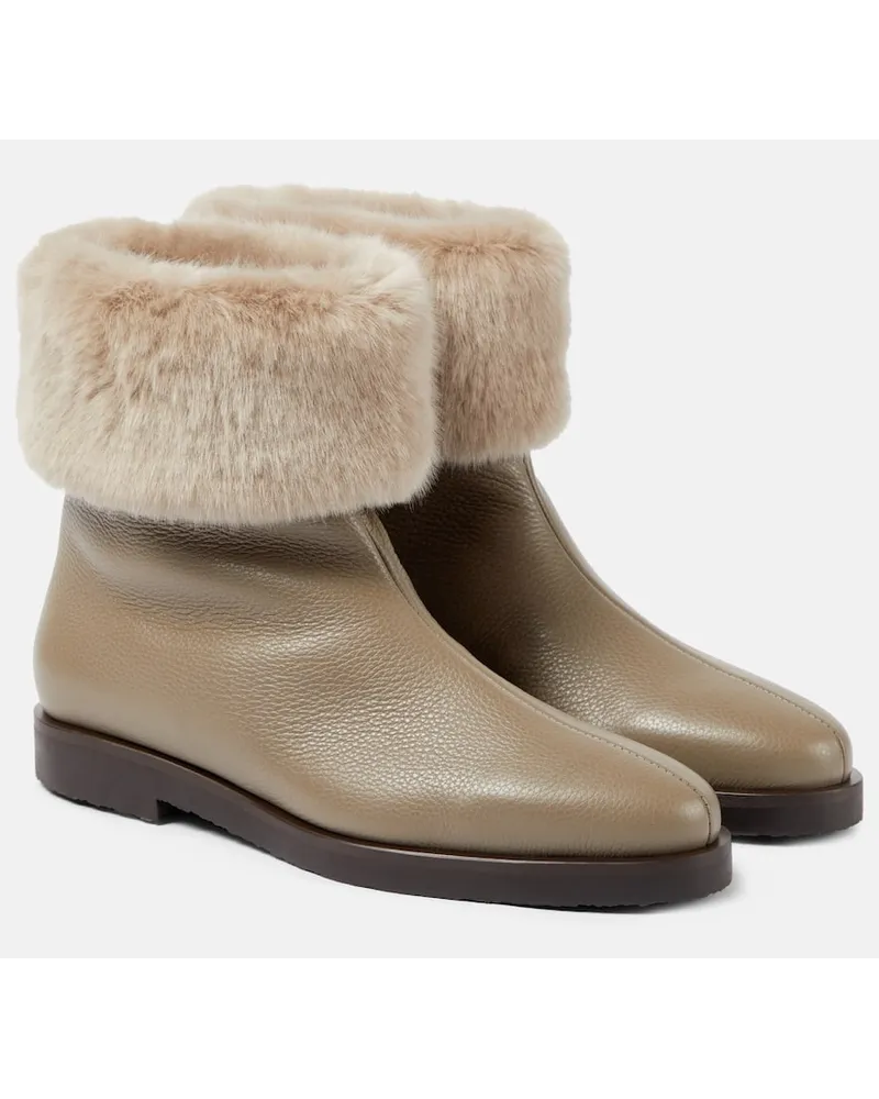 Totême Ankle Boots The Off-Duty aus Leder mit Faux Fur Gruen