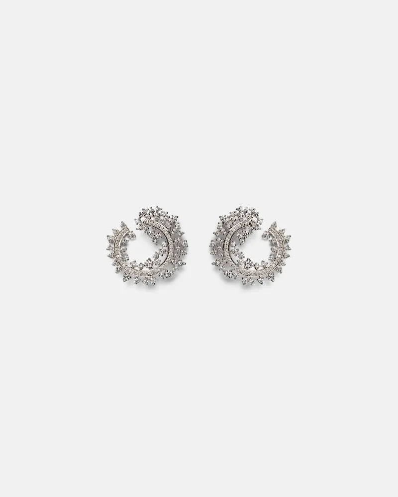 Ananya Ohrringe Scatter Edge aus 18kt Weißgold mit Diamanten Weiß