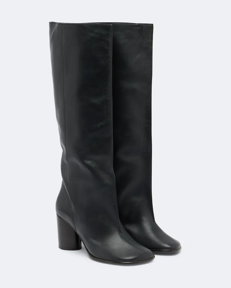 Christophe Lemaire Kniehohe Stiefel Crease aus Leder Schwarz