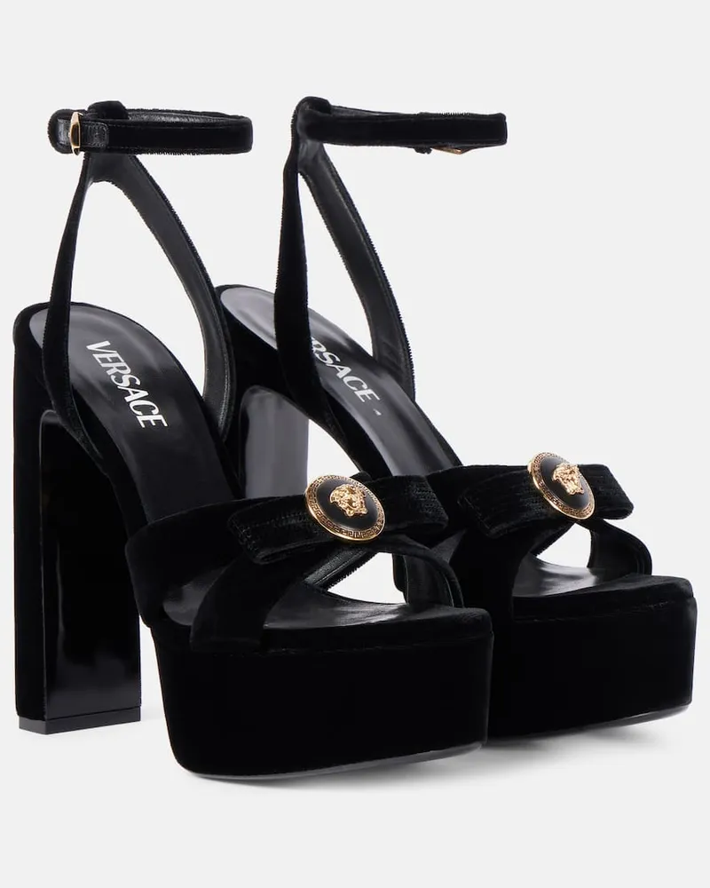 Versace Plateausandalen Medusa aus Samt Schwarz