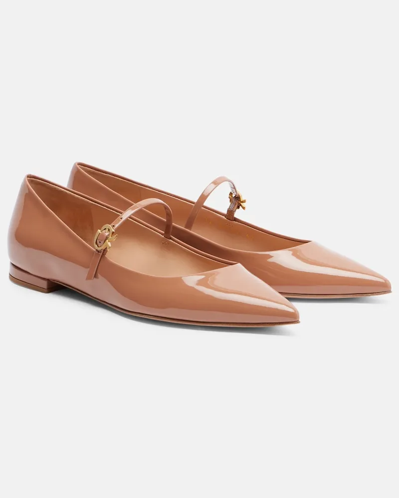 Gianvito Rossi Ballerinas Mary Jane aus Lackleder Beige