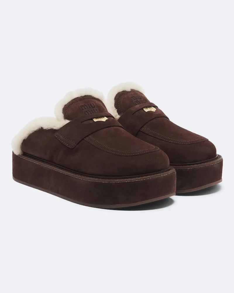 Miu Miu Slippers aus Veloursleder mit Shearling Braun