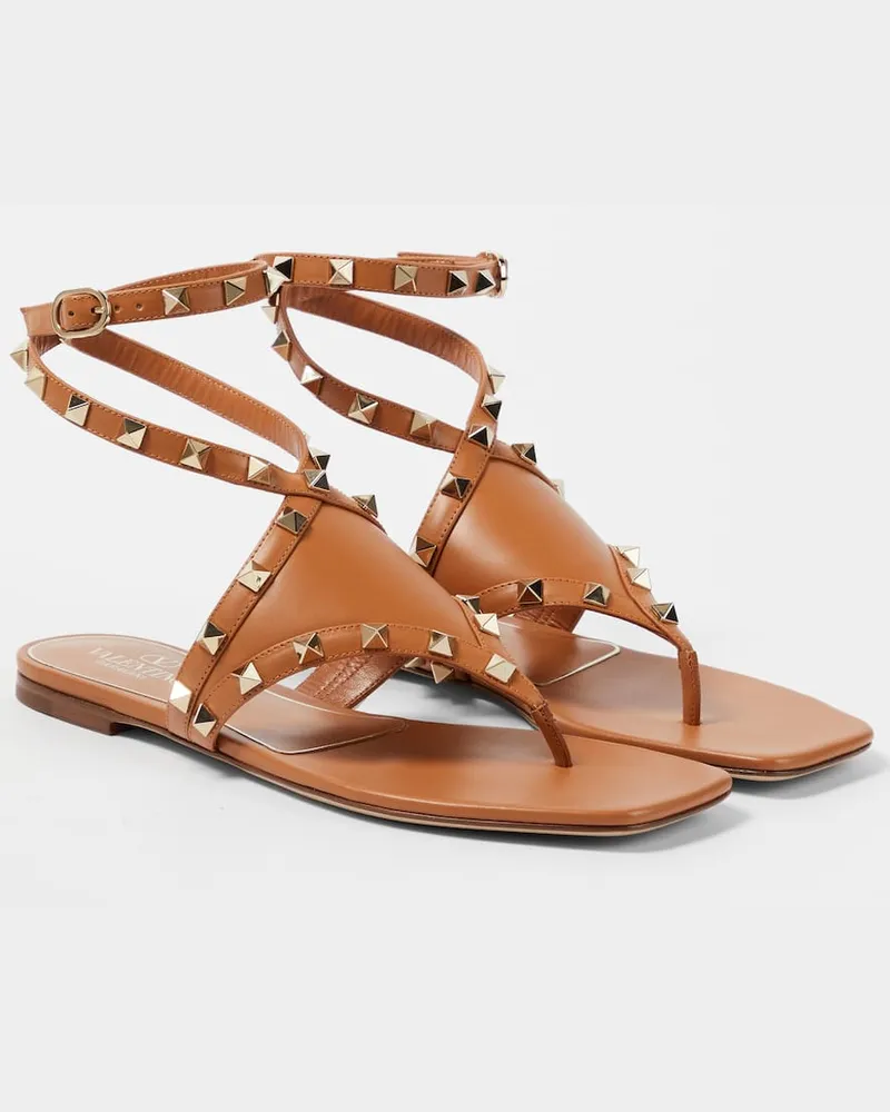 Valentino Garavani Sandalen Rockstud aus Leder Beige