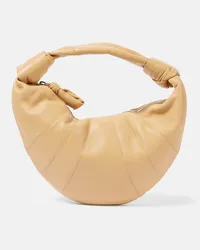 Christophe Lemaire Schultertasche Fortune Croissant Mini aus Leder Beige