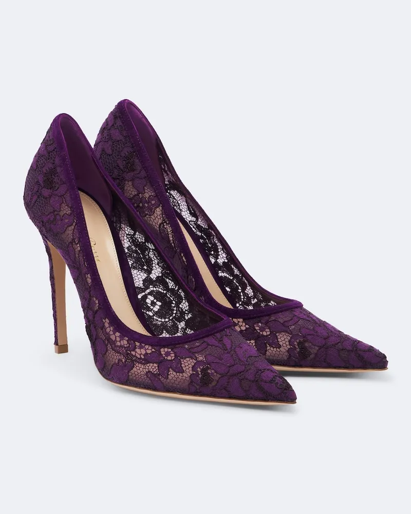 Gianvito Rossi Pumps Claudia aus Spitze mit Veloursleder Violett