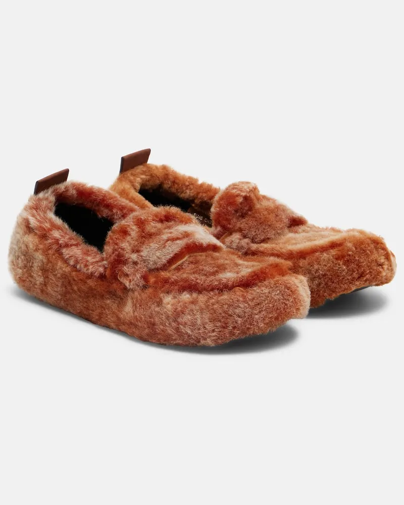 Acne Studios Loafers Bojan aus Shearling Orange