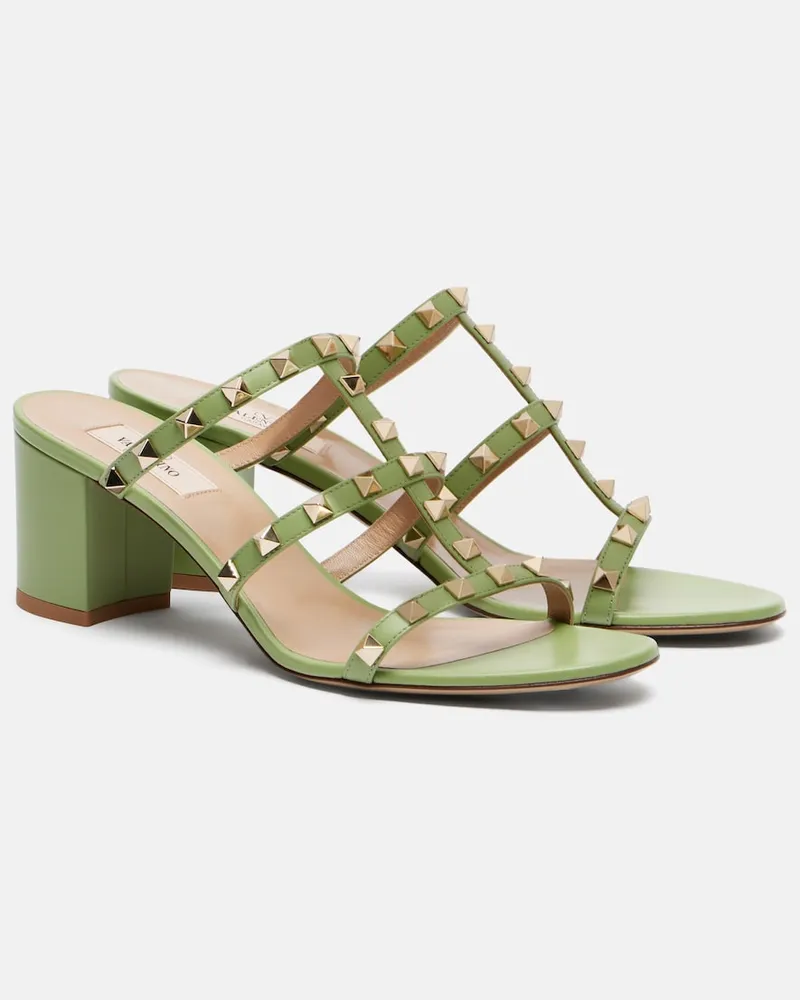 Valentino Garavani Sandalen Rockstud aus Leder Grün
