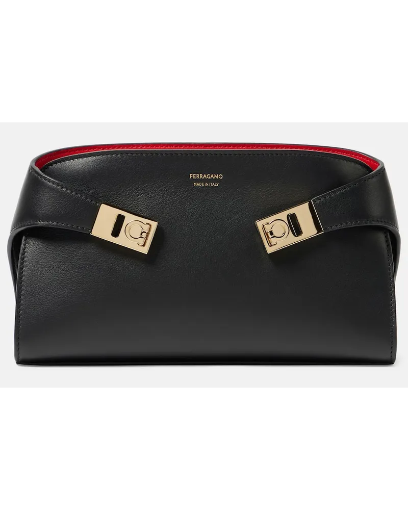 Ferragamo Clutch Hug aus Leder Schwarz