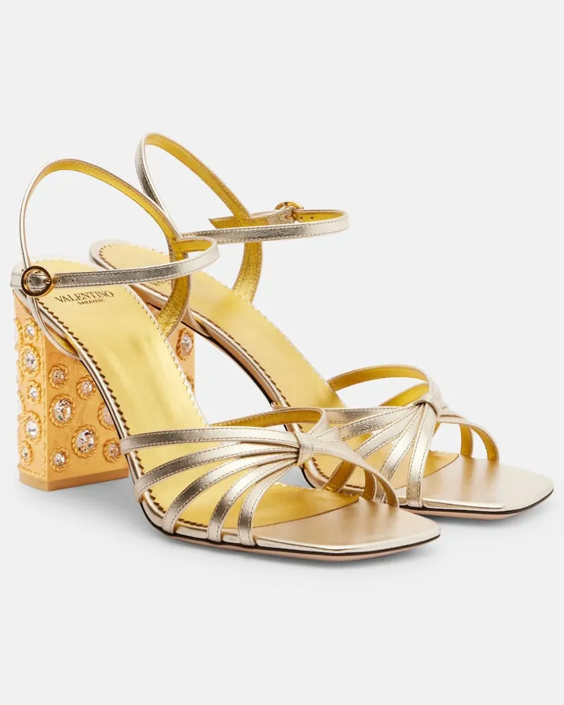 Valentino Garavani Sandalen 90 aus Metallic-Leder mit Kristallen Gold