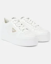 Prada Plateau-Sneakers Downtown Bold aus Leder Weiss