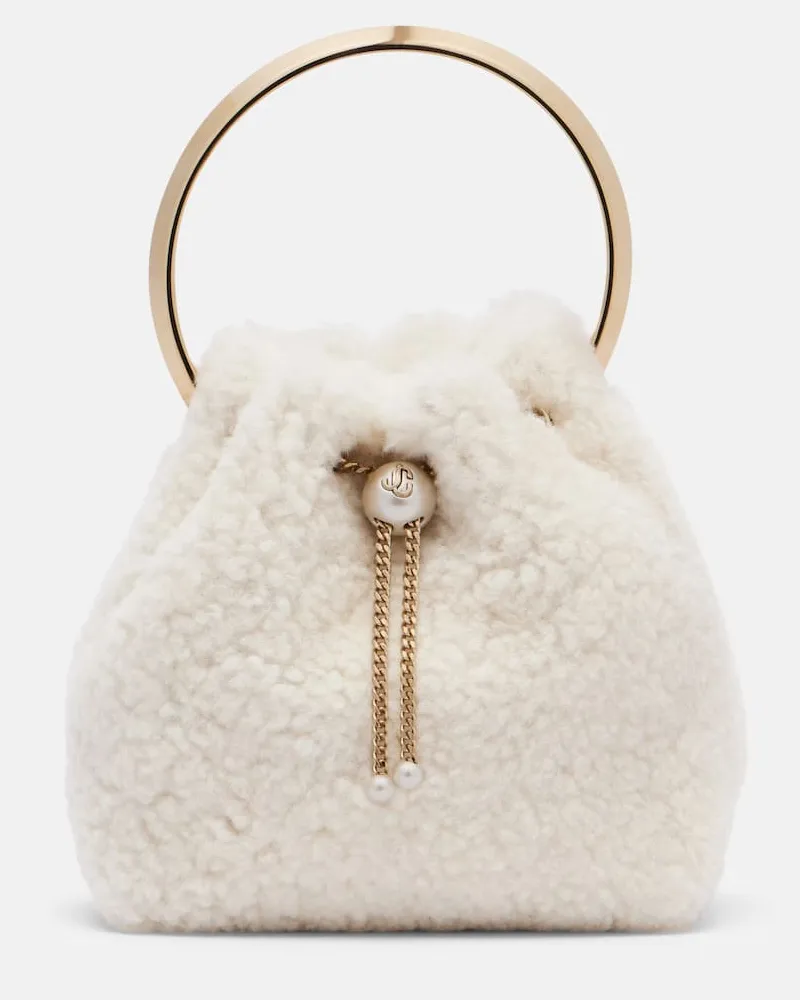 Jimmy Choo Bucket Bag Bon Bon Small aus Shearling Weiß