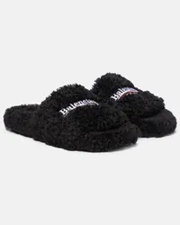 Balenciaga Pantoletten Furry aus Faux Shearling Schwarz