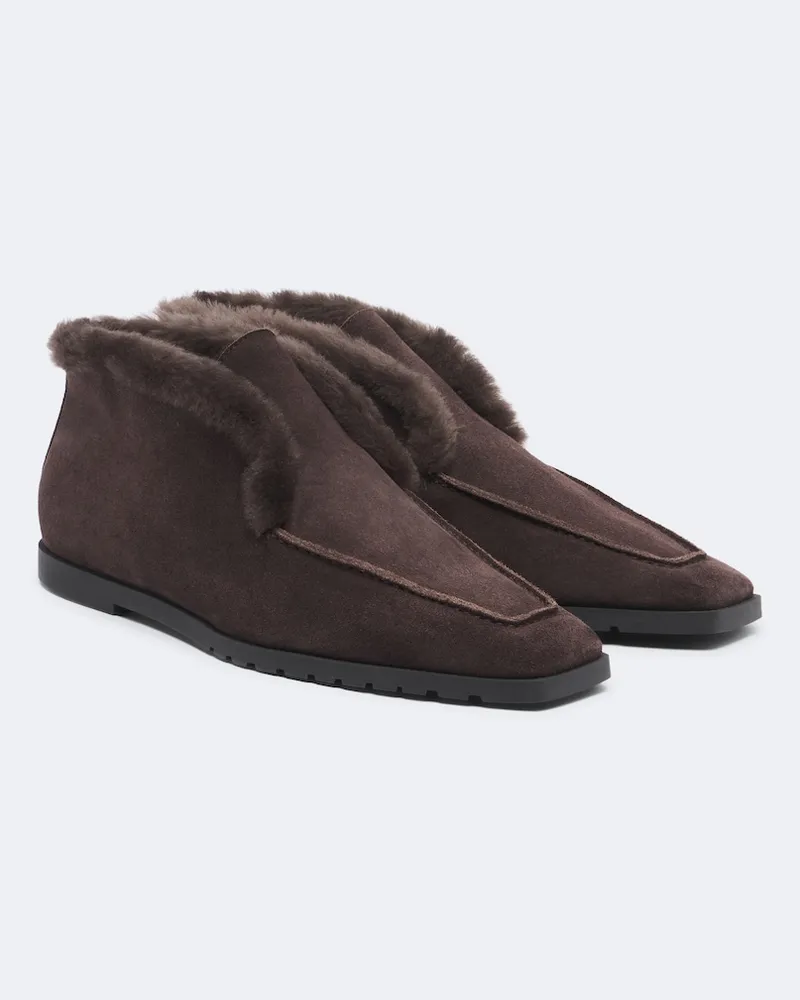 Totême Ankle Boots aus Veloursleder mit Shearling Braun