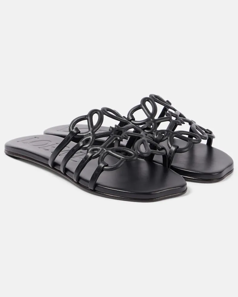 Loewe Pantoletten Petal Anagram aus Leder Schwarz
