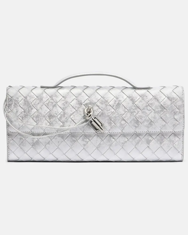 Bottega Veneta Clutch Andiamo aus Metallic-Leder Silber